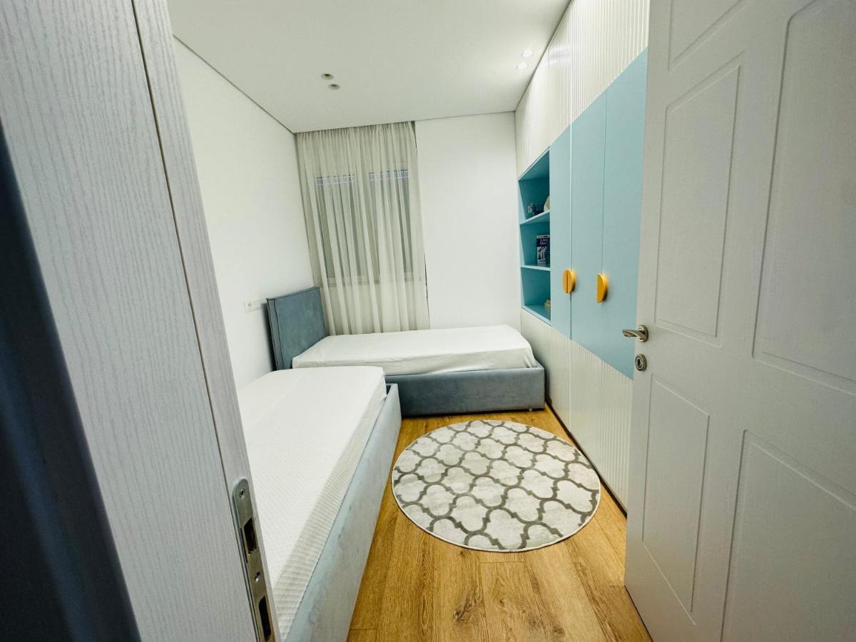 Vlorë Madalin Seaside Apartment מראה חיצוני תמונה